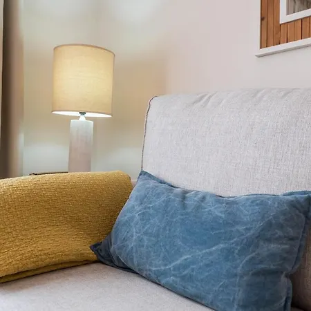 Modern & Cozy Near Old Town